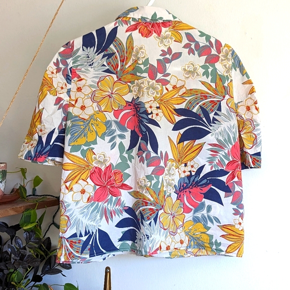 Puff Sleeve Blouse with Tropical Flower Print - Picture 2 of 5